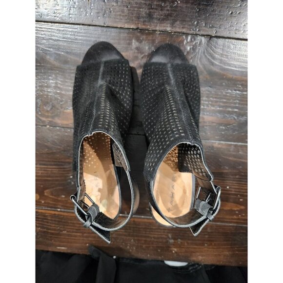 Tahari Margaret 2 Black Leather Peep-Toe Block Heels/Sz. 6M - Picture 7 of 9